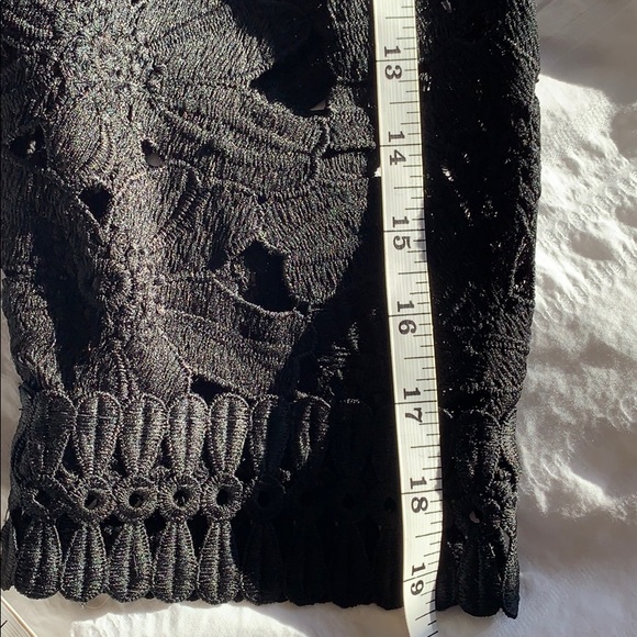 Black thick lace open 3/4 short jacket - Picture 8 of 9